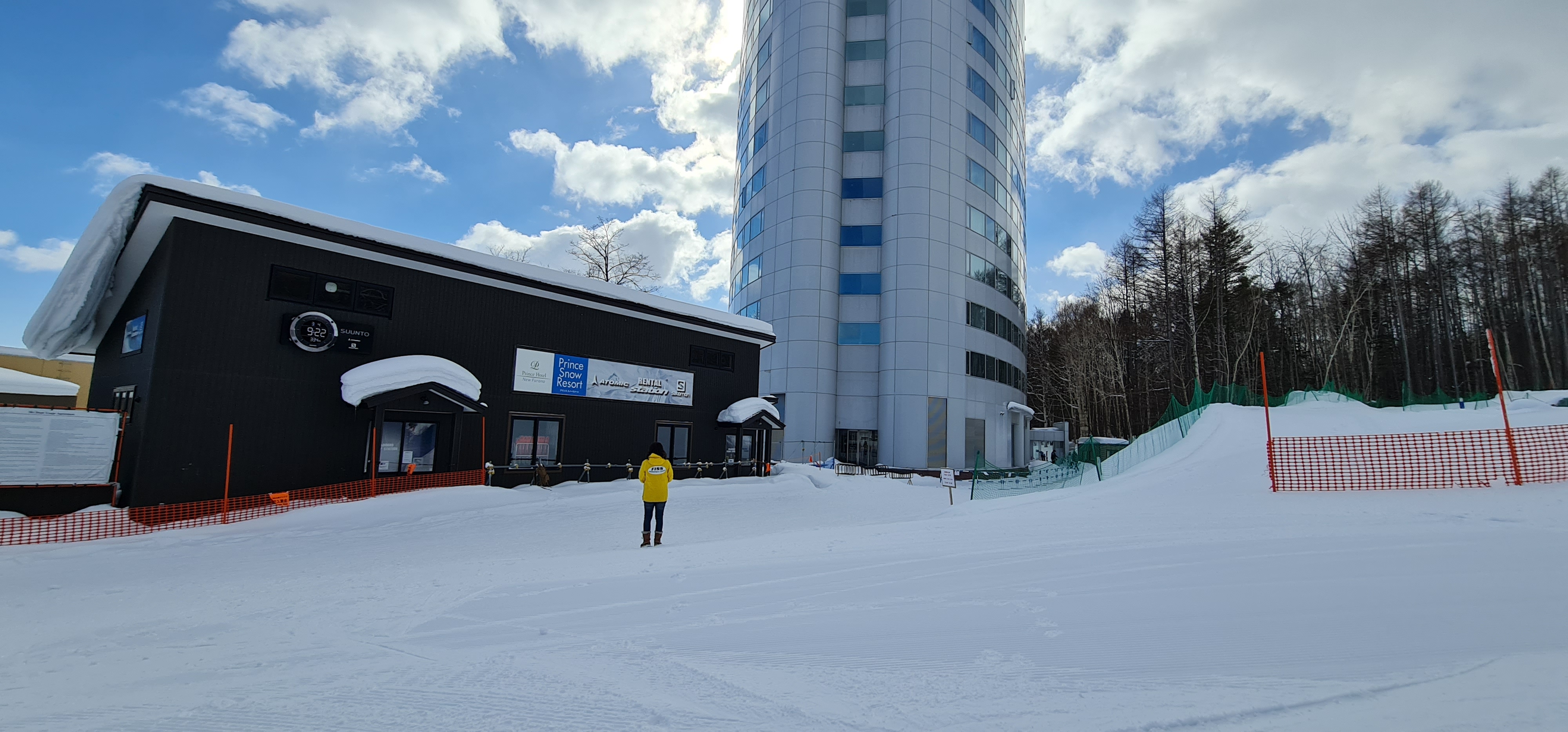 Furano Zone Ski & Snowboard Lesson Meeting Area picture
